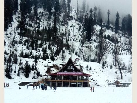 fresh snowfall in himachal, warning of heavy snowfall.