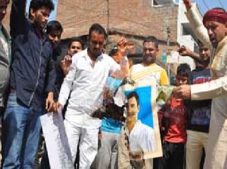 Rahul, burnt effigies of Kanhaiya