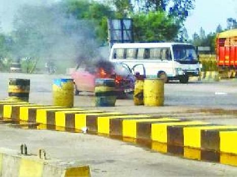 Car caught fire on the highway