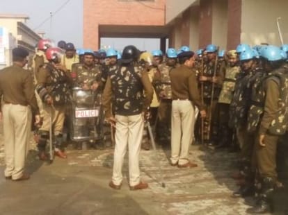 haryana jat reservation live update, curfew apply at rohtak and bhiwani, army called, three dead