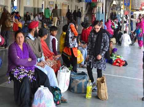 chandigarh train passangers in problem due to jat protest