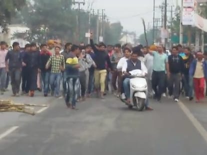 haryana jat reservation live update, curfew apply at rohtak and bhiwani, army called, three dead