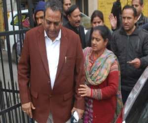 disruption by dehradun mayor in meeting.
