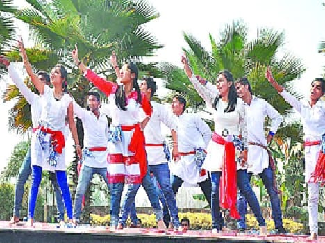 Patriotic songs Thirke