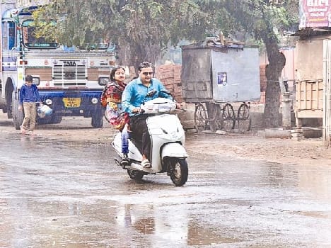rain in agra but temrature high