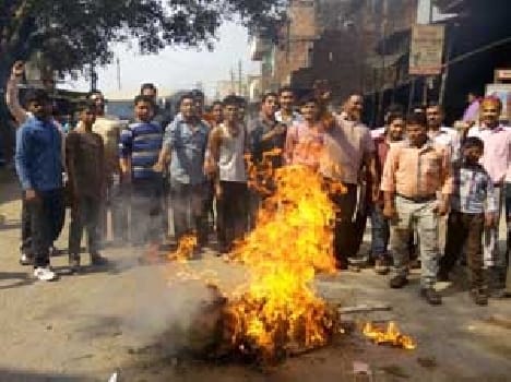Grocery traders burnt effigies of the food department