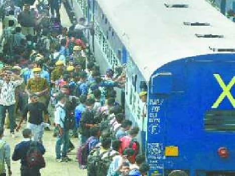 Army Recruiting Special Train rain for Pratapgarh