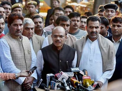 bhartiya janta party in trouble during jat reservation movement