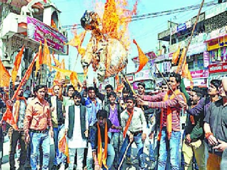 Hindu groups burnt effigies