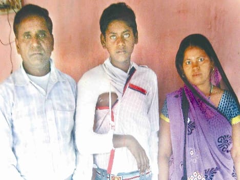  homavark na karane par dalit chhaatra ka haath toda