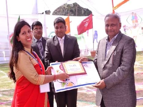 DM Winners Trophy presented Fntumia