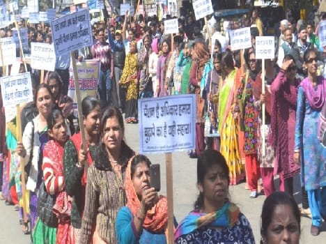 teacher-govt emplyees march for pension