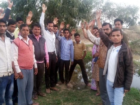 sector2 peoples make noise against problems
