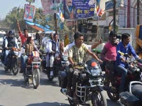 Thousands head to head bowed saint