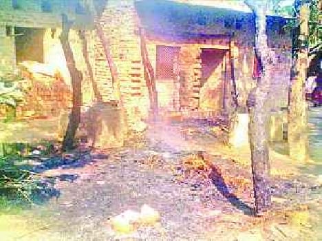 13 injured in the clash, eight houses burn