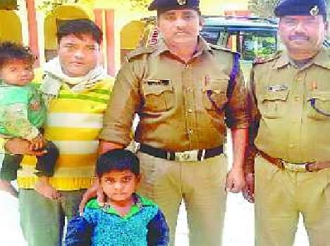 Two children founded abandoned in Gorakhpur Intercity