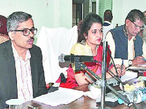 principal secretary angry at the slow pace of work