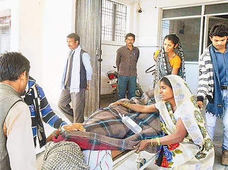 Giving birth mother 's condition deteriorates , death
