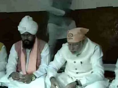 Narendra modi reached Varanasi, will participate in Ravidas jayanti program