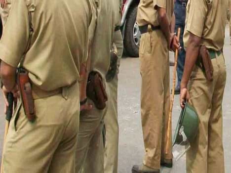 police beaten up while handling a love affair case