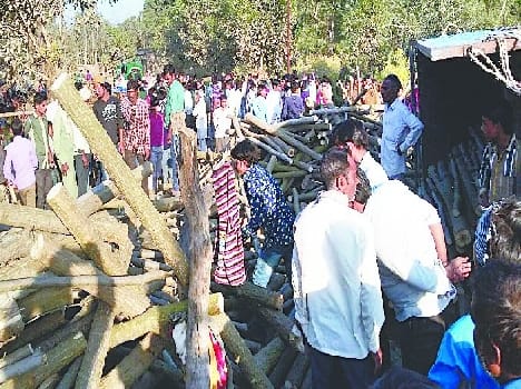 Fiction devotees listening trolley back fired , killing two