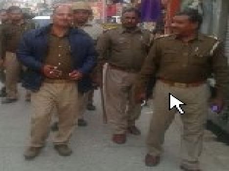 Lee suspects seek railway station