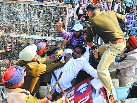 youth, congressi, protest in ludhiana