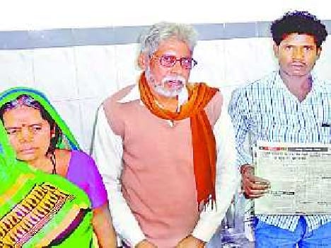 childern happy to met father 