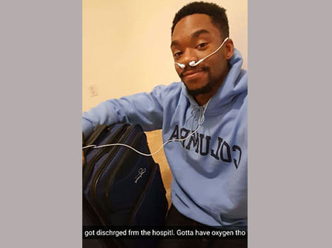 Studnet used earphones wo look like hospital patient