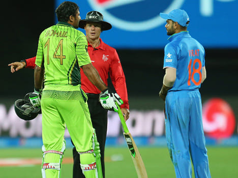virat kohli happy with mohammad amir