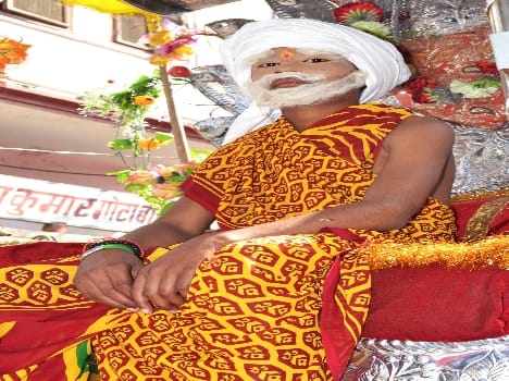 Sant Gadge extracted with floats