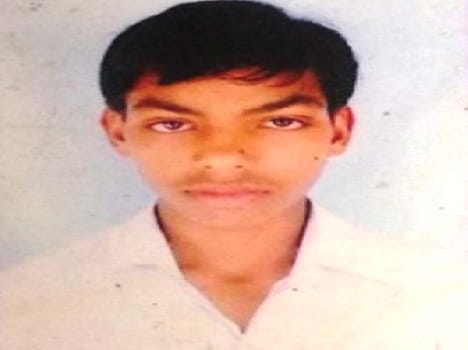 student killed and hanged on tree