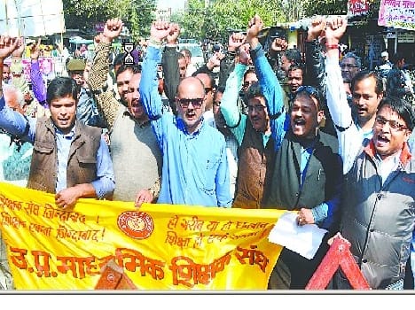 Teachers and staff opposes the new pension policy