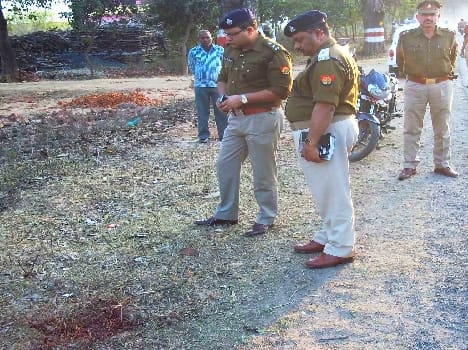 Srerah youth shot dead , looted bag