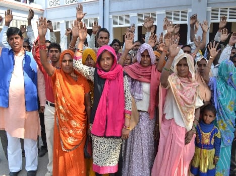 The performance of the villagers to get accommodation Sftyara