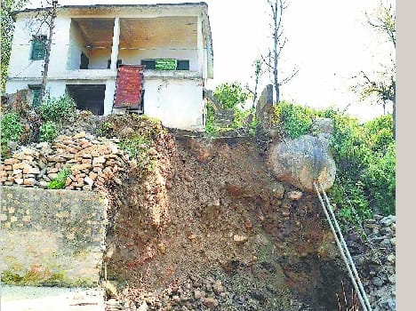 Panchayat home security wall fell, Pithoragarh news, Uttarakhand news