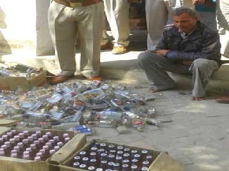 Police daboca three hooch karobariyom