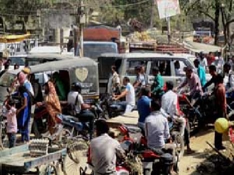 Are caught in traffic jams for hours in the absence of police vehicles