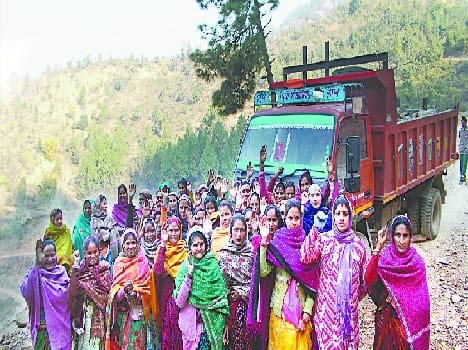 Chaukhutia stopped dumper