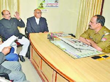 Advocates gave letter to the police