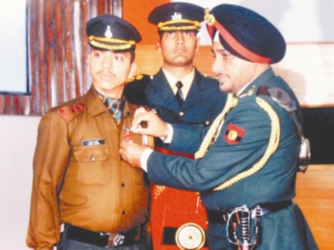 lieutenant tarun honoured with army medal for bravery.