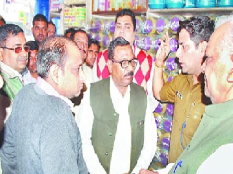 Two stores theft, businessman raging