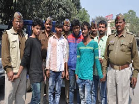 police arrest robbers who loot the people on highway