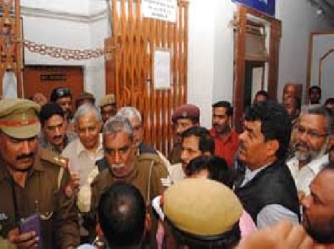 Swkendra siege to VC for examination
