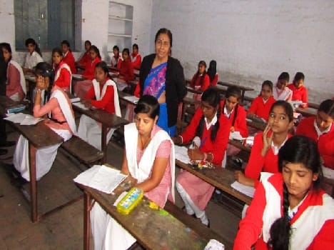 bhautik vigyaan kee pareeksha mein solvar pakade, riport darj