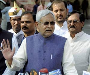 nitish says, Centre making lies farming