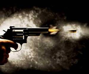 men pointed pistol on girl in one sided love.