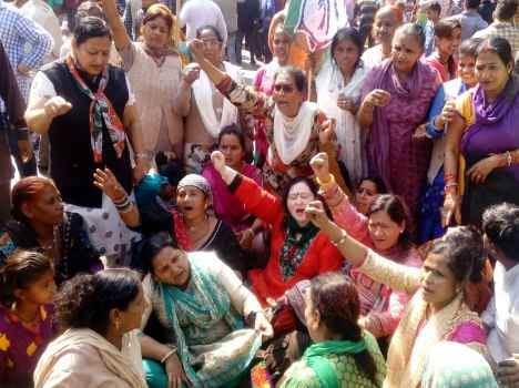 congress and police clash in chandigarh