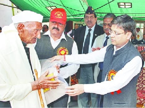 Veterans, dependents honor given to