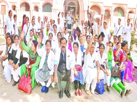 nursing staff on strike in agra